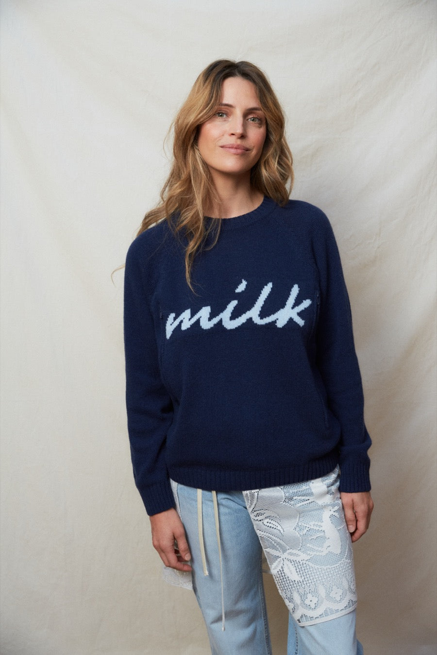 fr:Romaine mesure 1m71 et porte une taille M, en:Romaine is 1m71 and wears a size M, de:Romaine ist 1m71 und trägt Größe M