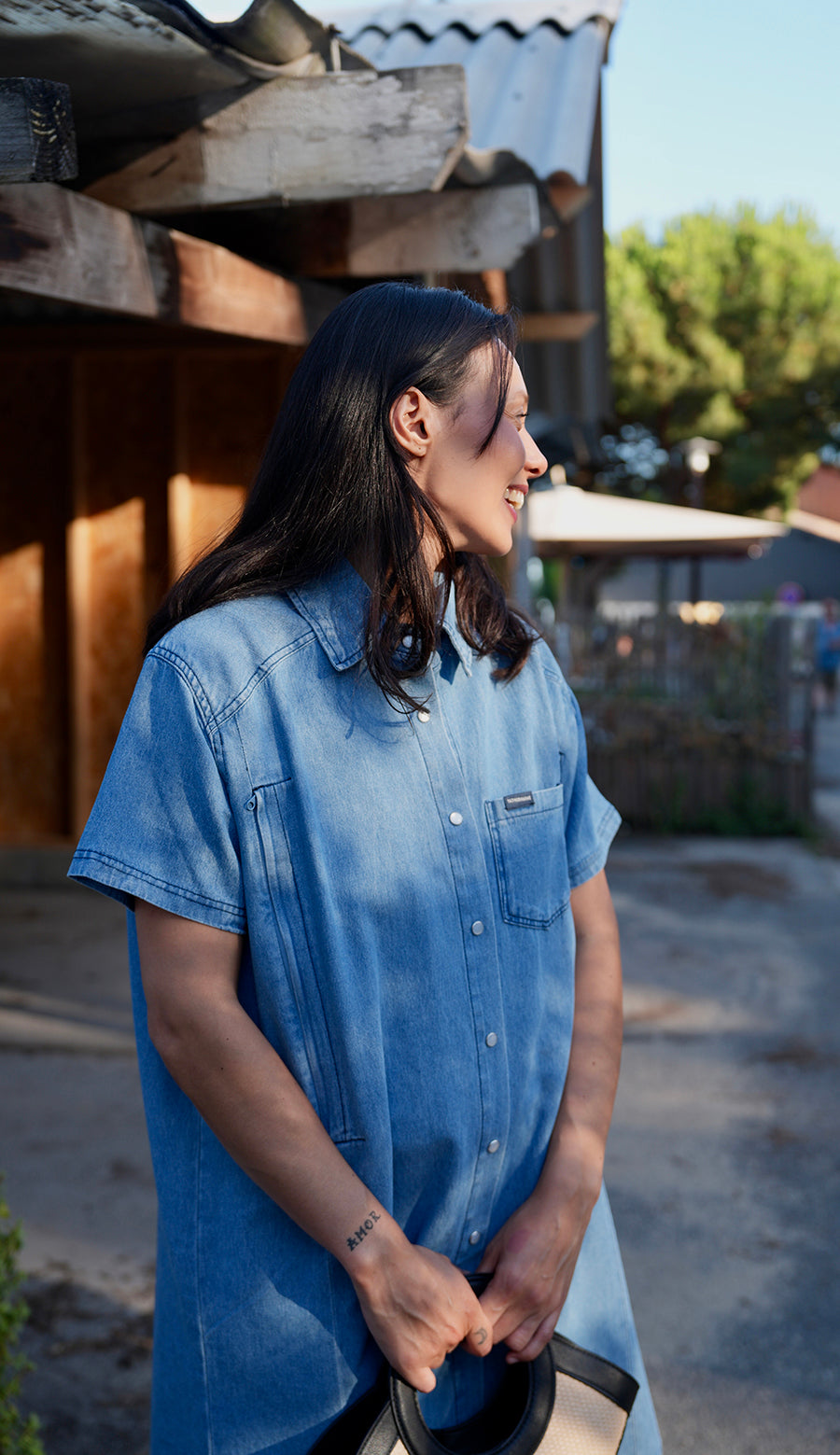 fr:Jeanne mesure 1m66 et porte une taille M, en:Jeanne is 1m66 and wears a size M, de:Jeanne ist 1m66 und trägt Größe M