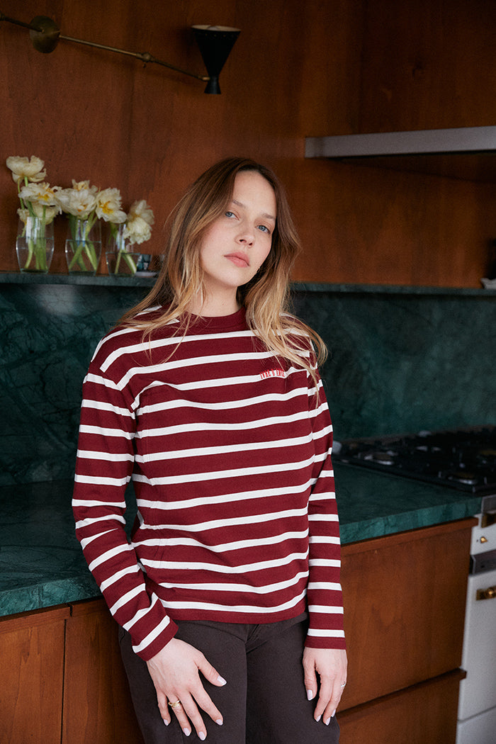 fr: Claudia porte une taille M, en: Claudia wears a size M, de: Claudia trägt Größe M