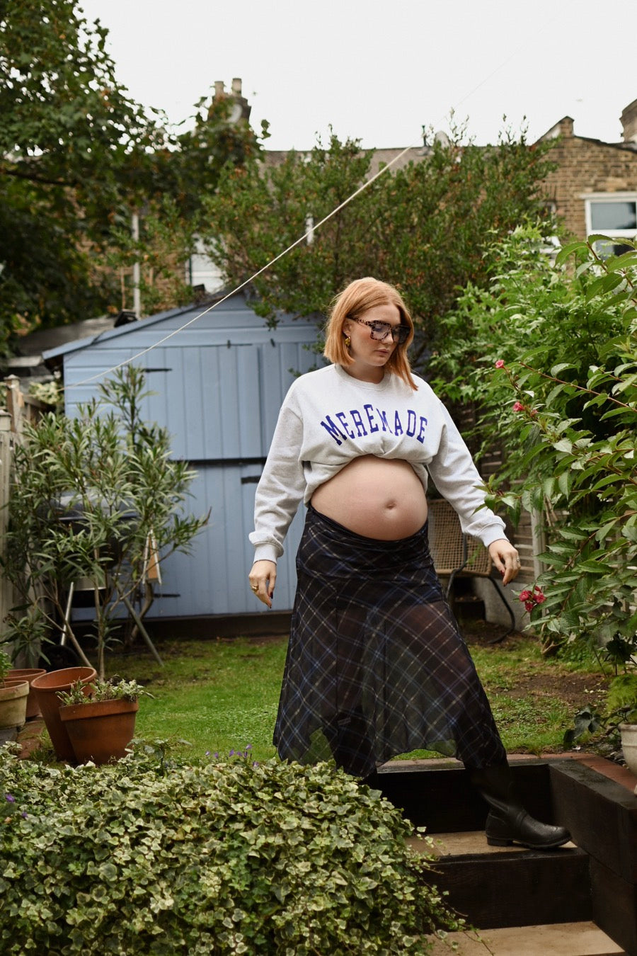 fr:Jess mesure 1m72 et porte une taille L, en:Jess is 1m72 and wears a size L, de:Jess ist 1m72 und trägt Größe L