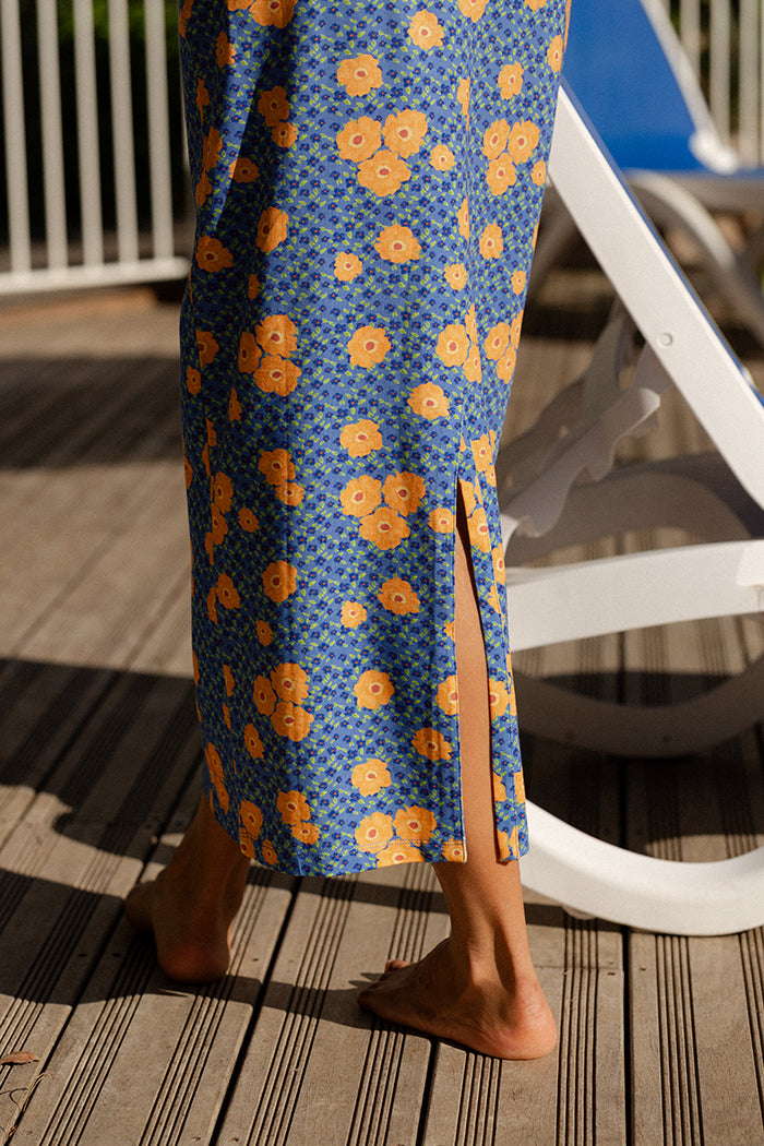 fr:Shahed porte une taille S, en:Shahed wears a size S, de:Shahed trägt Größe S