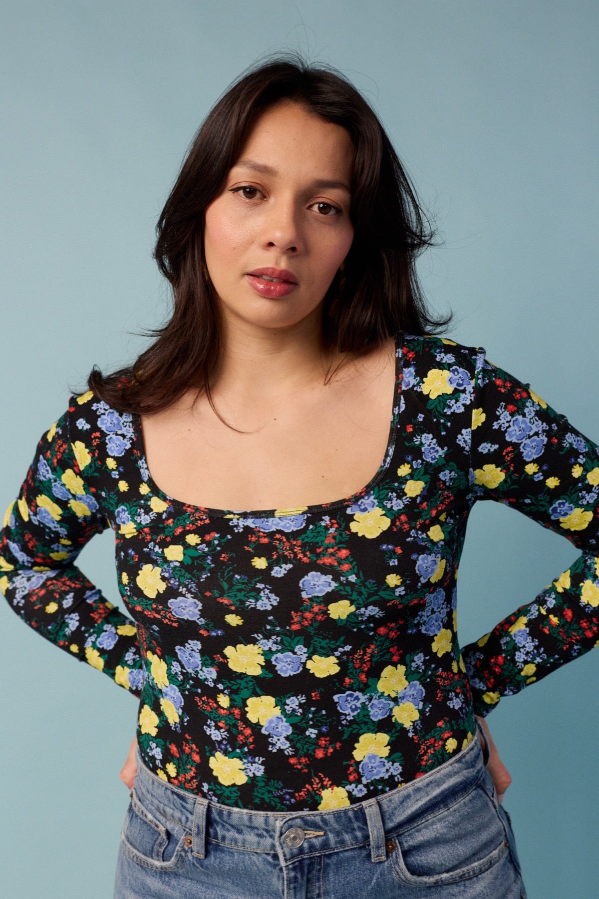 fr:Jeanne mesure 1m66 et porte une taille M, en:Jeanne is 1m6 and wears a size M, de:Jeanne ist 1m66 und trägt Größe M