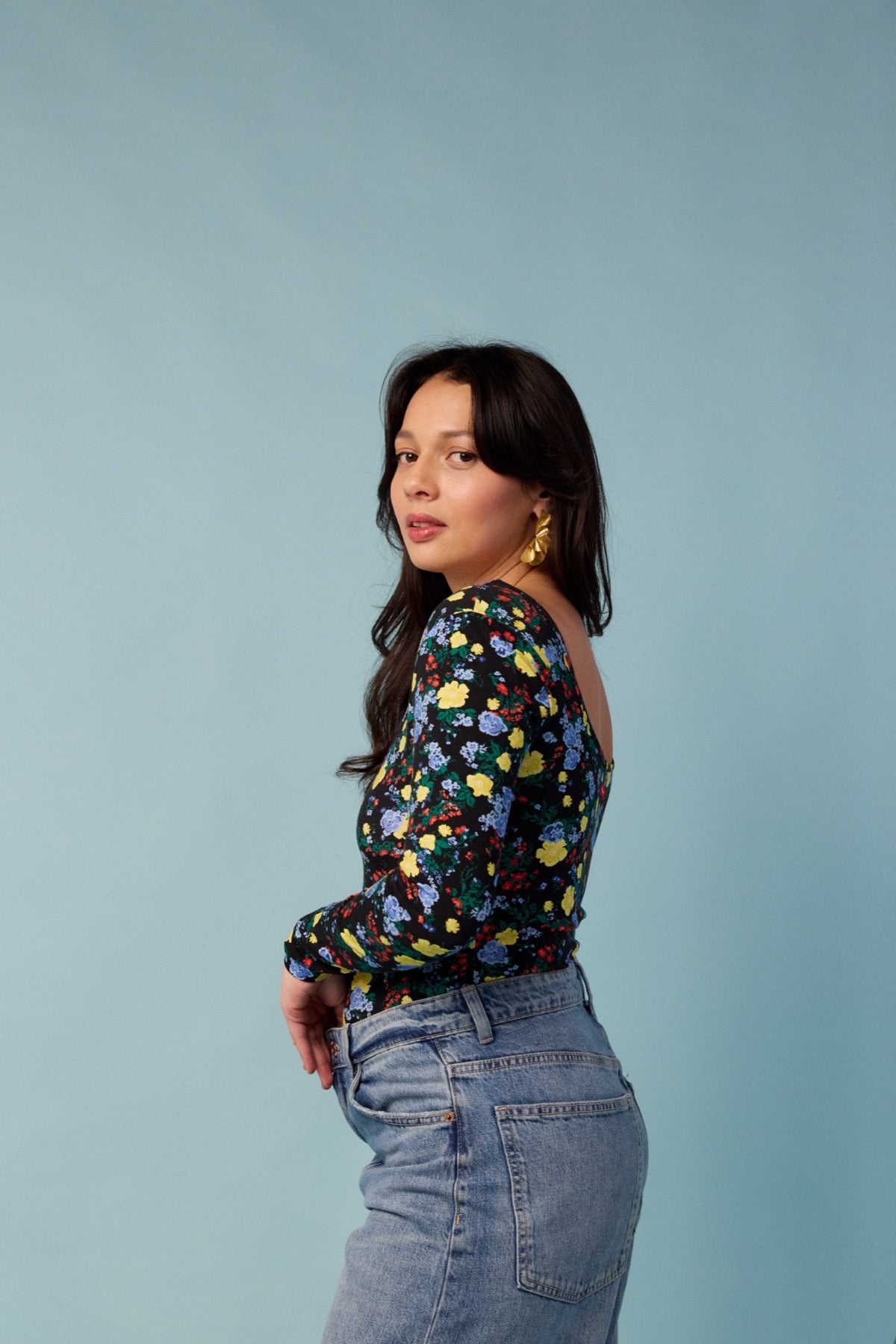 fr:Jeanne mesure 1m66 et porte une taille M, en:Jeanne is 1m6 and wears a size M, de:Jeanne ist 1m66 und trägt Größe M