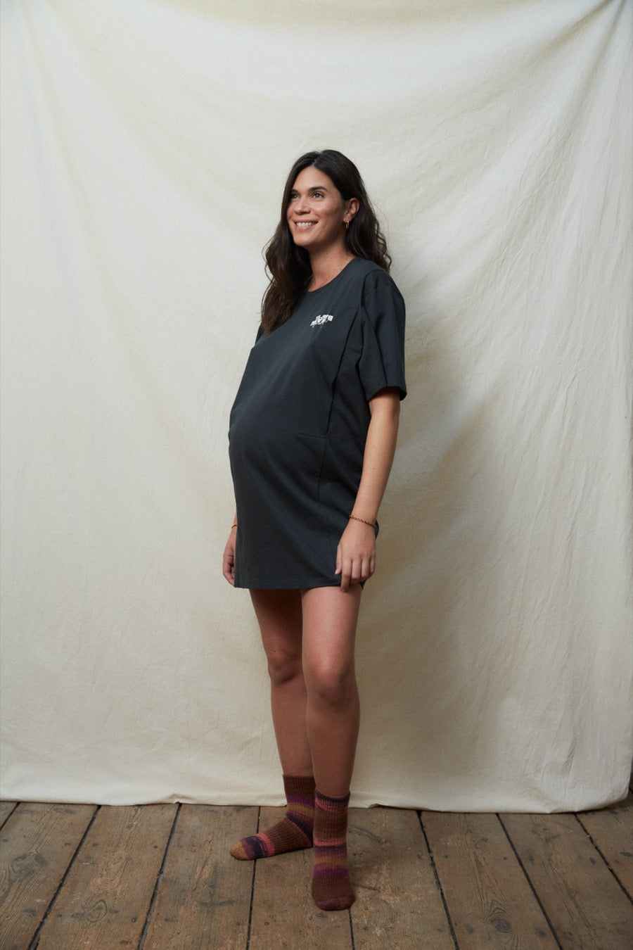 fr:Angela mesure 1m74 et porte une taille M, en:Angela is 1m74 and wears a size M, de:Angela ist 1m74 und trägt Größe M