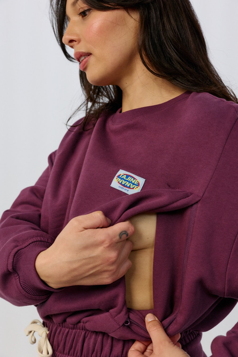 fr:Jeanne mesure 1m66 et porte une taille M, en:Jeanne is 1m66 and wears a size M, de:Jeanne ist 1m66 und trägt Größe M