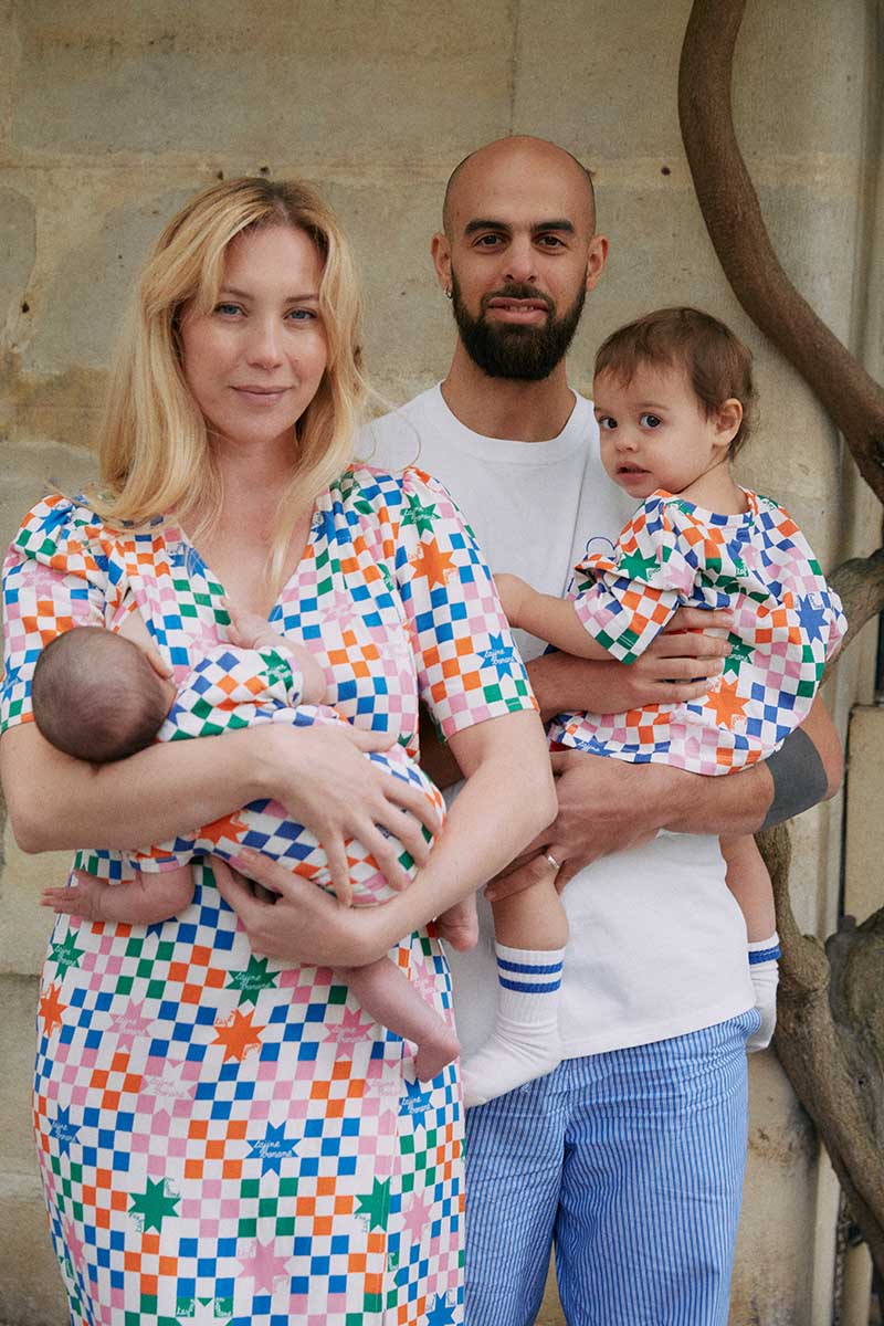 fr:Romée porte une taille 0-3 mois. en:Romée wears a size 0-3 months. de:Romée trägt Größe 0-3 Monate