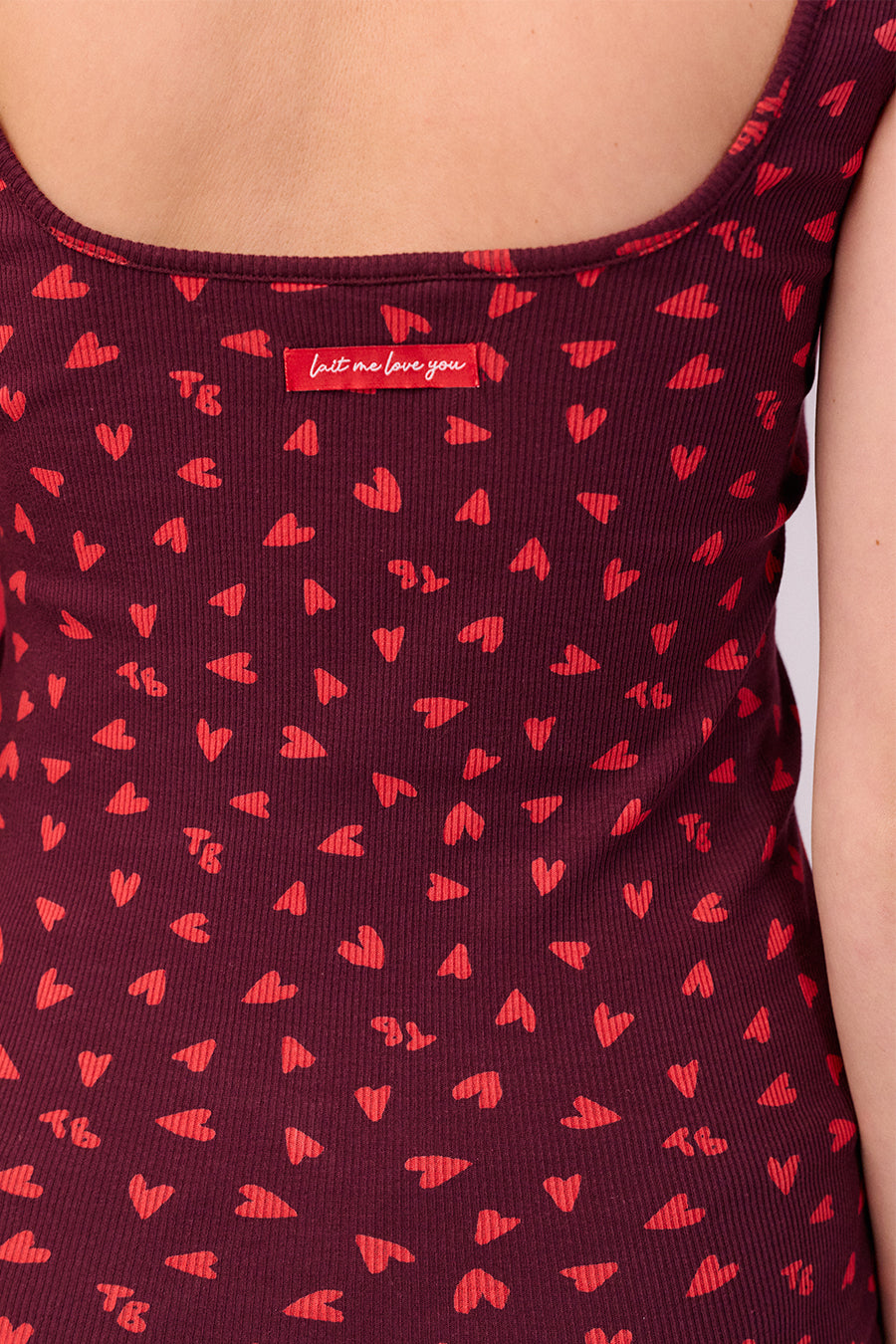 fr:Violette mesure 1m73 et porte une taille S, en:Violette is 1m73 and wears a size S, de:Violette ist 1m73 und trägt Größe S