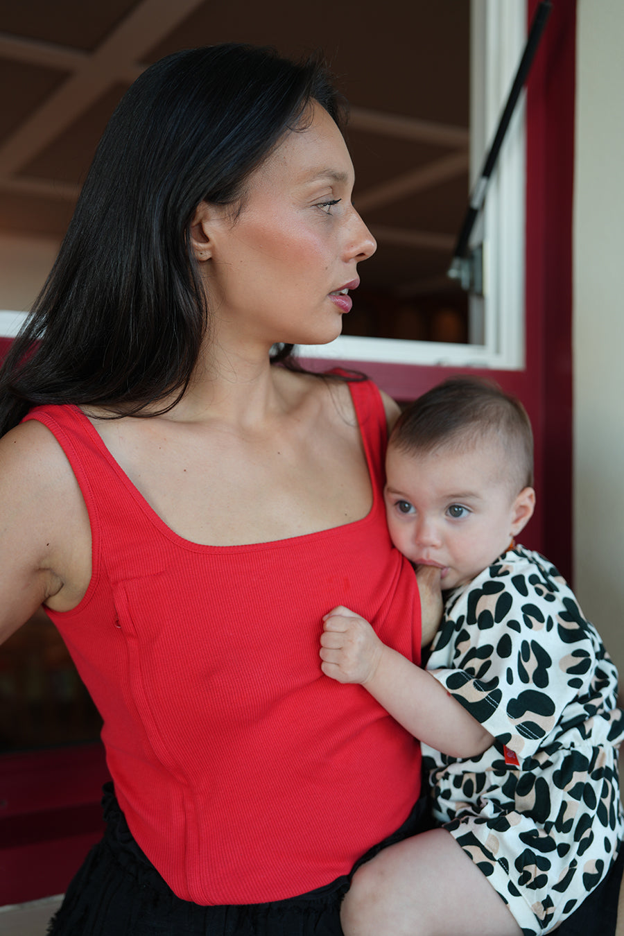 fr:Jeanne mesure 1m66 et porte une taille M, en:Jeanne is 1m66 and wears a size M, de:Jeanne ist 1m66 und trägt Größe M