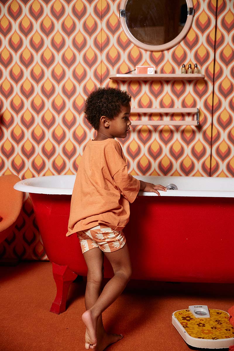 fr:Nino porte une taille 5-6 ans, en:Nino wears a size 5-6 years, de:Nino trägt Größe 5-6 Jahre