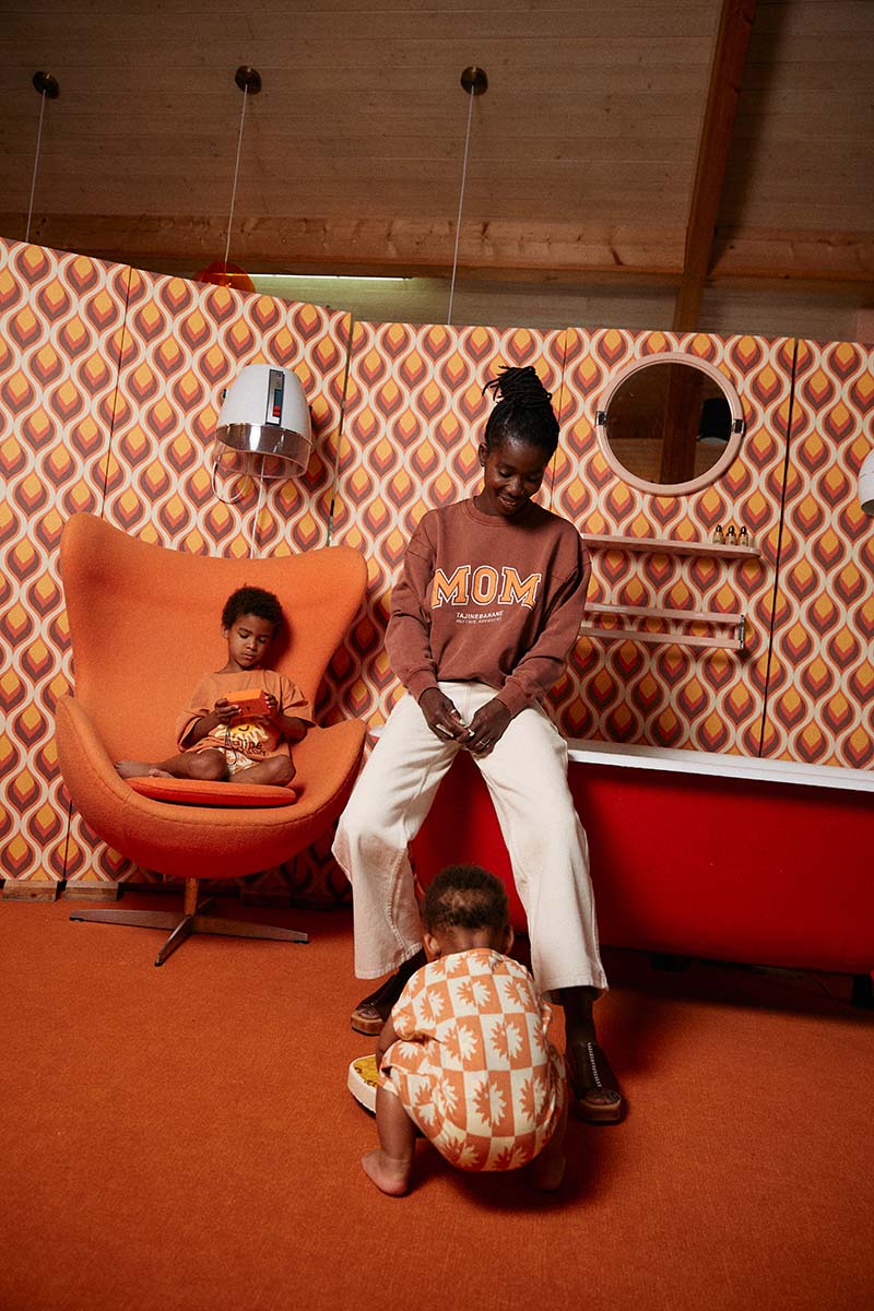 fr:Nino porte une taille 5-6 ans, en:Nino wears a size 5-6 years, de:Nino trägt Größe 5-6 Jahre