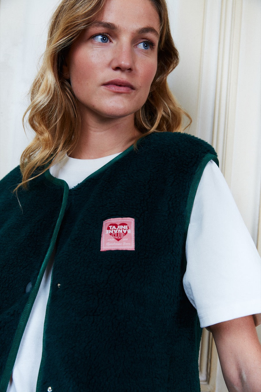 fr:Violette mesure 1m73 et porte une taille 1, en:Violette is 1m73 and wears a size 1, de:Violette ist 1m73 und trägt Größe 1