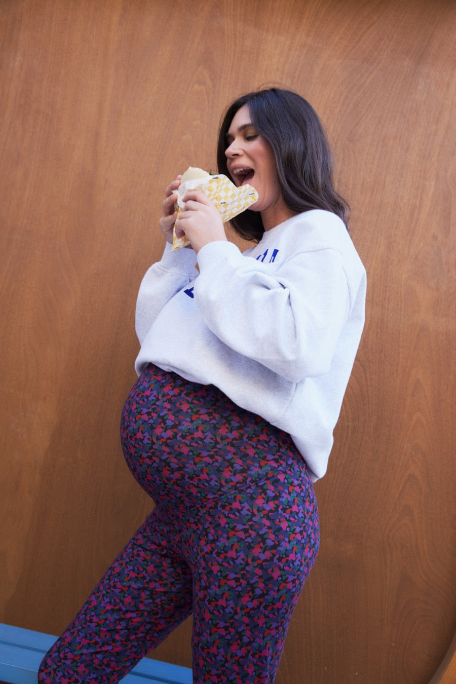 fr:Angela mesure 1m74 et porte une taille 1, en:Angela is 1m74 and wears a size 1, de:Angela ist 1m74 und trägt Größe 1