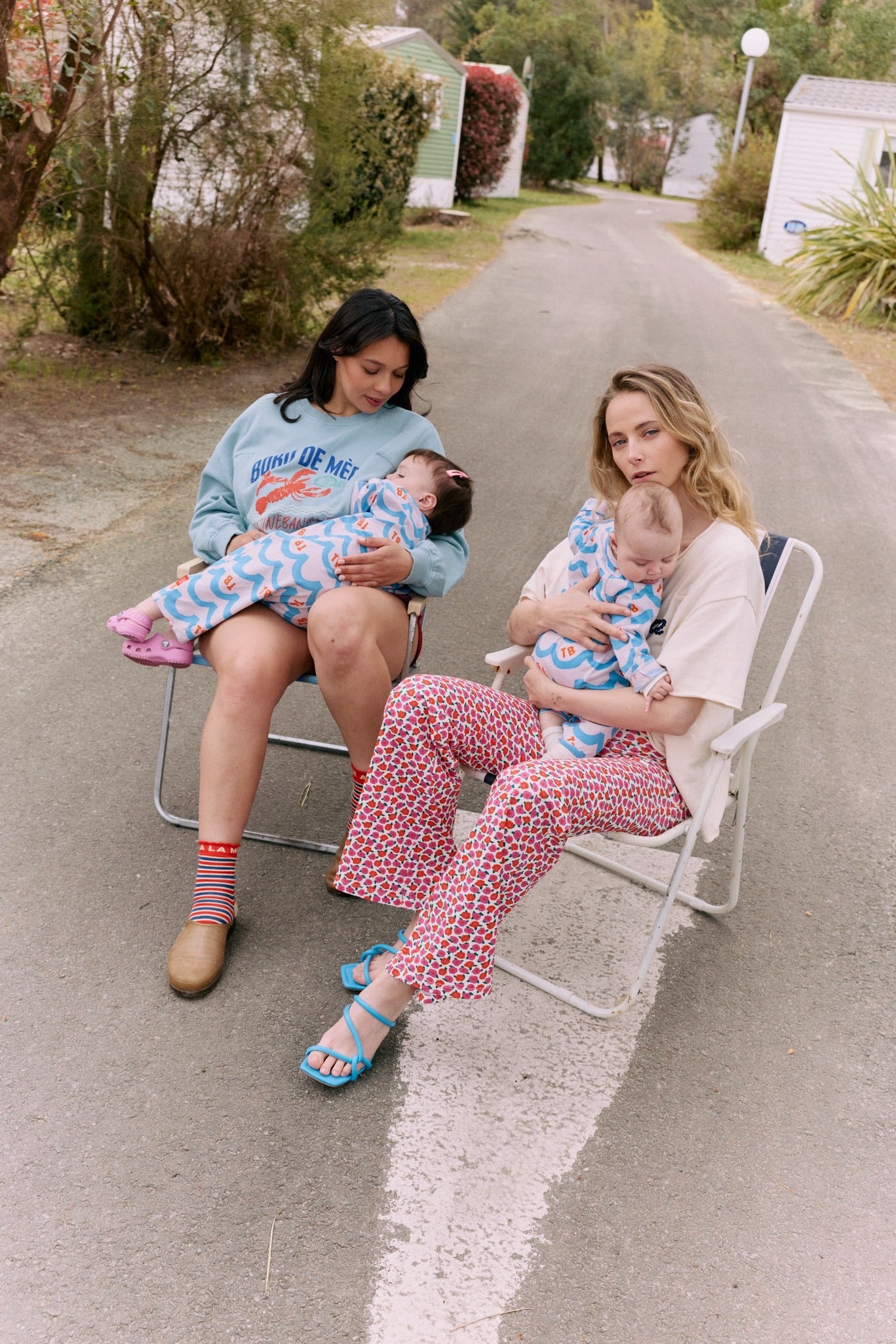 fr:Coline mesure 1m72 et porte une taille 1, en:Coline is 1m72 and wears a size 1, de:Coline ist 1m72 und trägt Größe 1