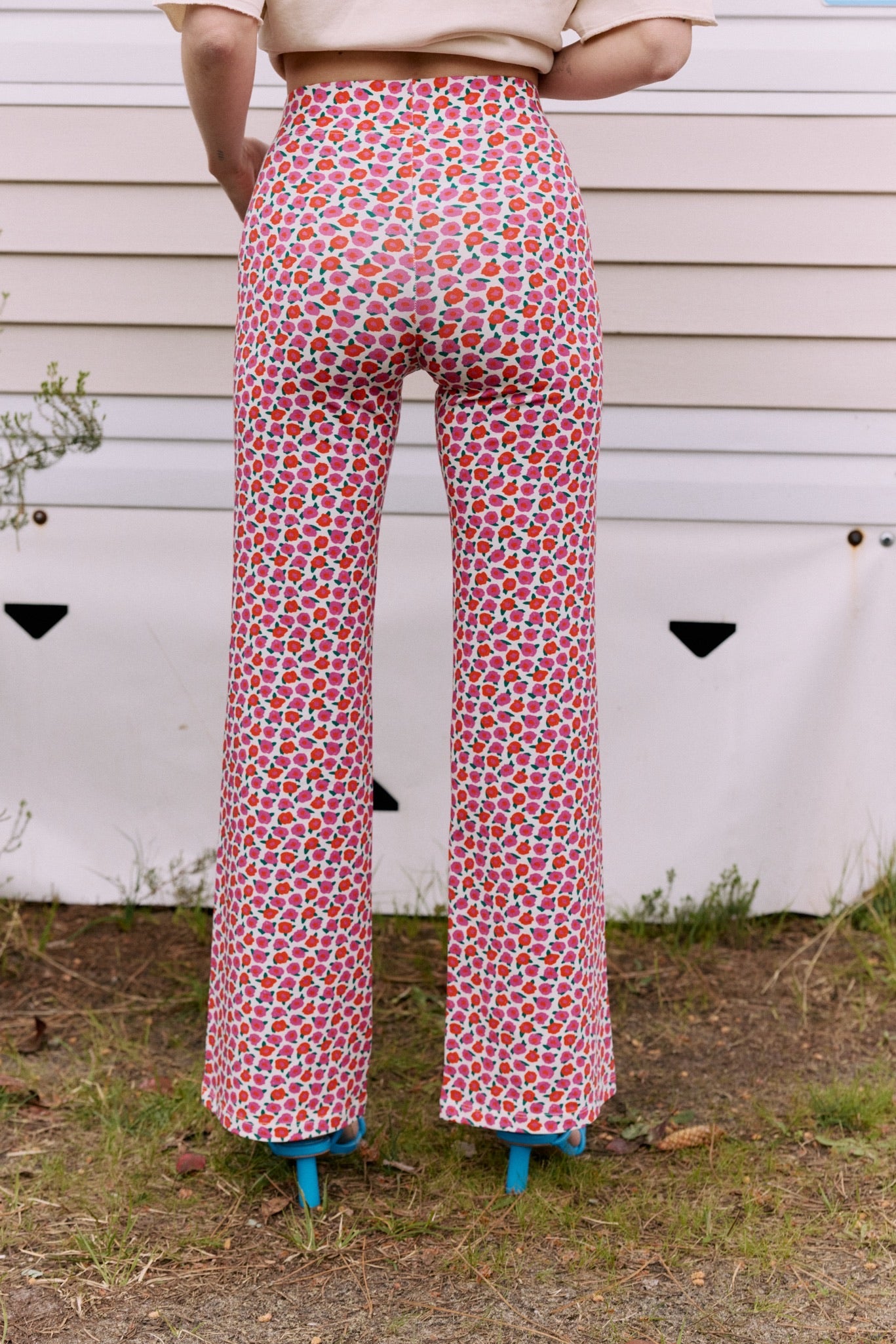 fr:Coline mesure 1m72 et porte une taille 1, en:Coline is 1m72 and wears a size 1, de:Coline ist 1m72 und trägt Größe 1