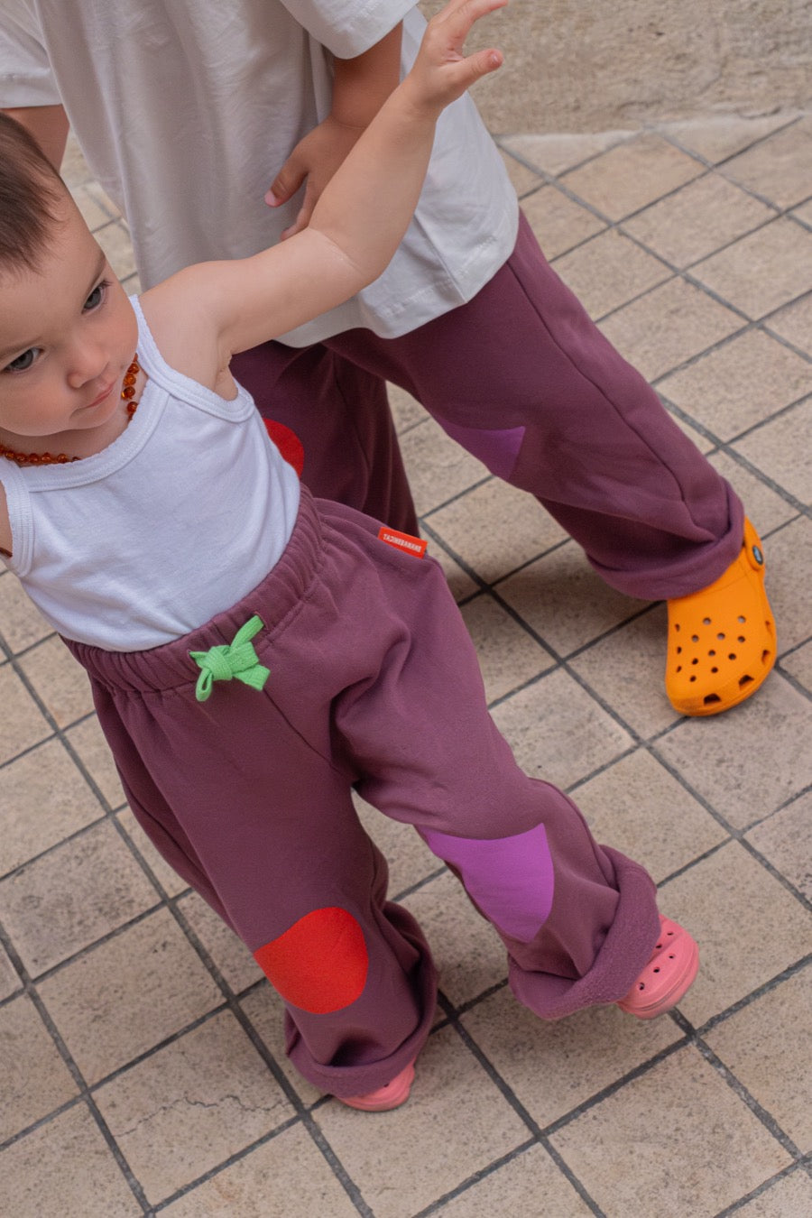 fr:Romy porte une taille 1-2, en:Romy wears a size 1-2, de:Romy trägt Größe 1-2