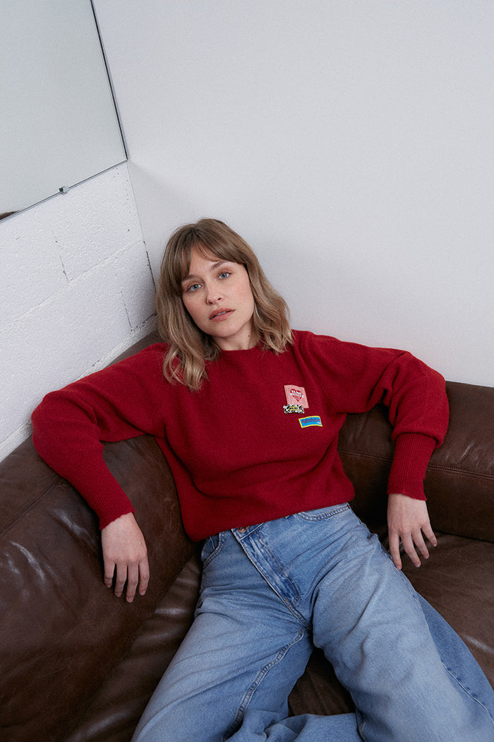 fr: Ophélie porte une taille S, en: Ophélie wears a size S, de: Ophélie trägt Größe S