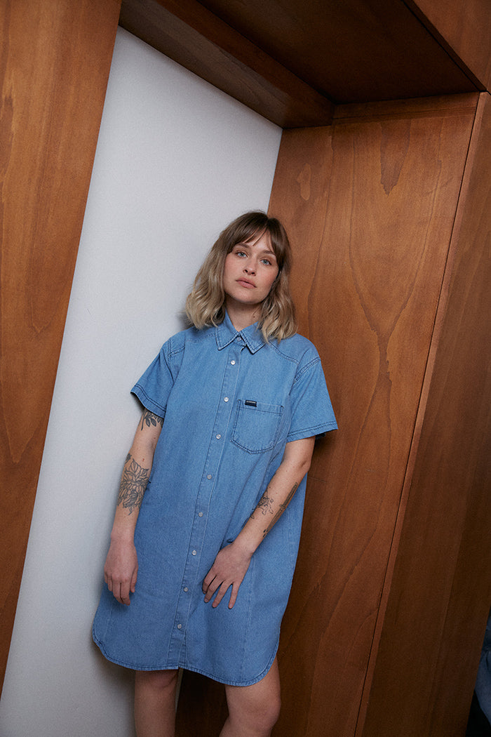 fr: Ophélie porte une taille S, en: Ophélie wears a size S, de: Ophélie trägt Größe S
