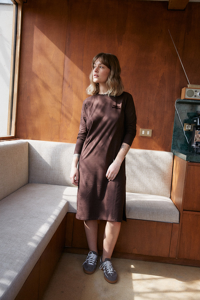 fr: Ophélie porte une taille S, en: Ophélie wears a size S, de: Ophélie trägt Größe S