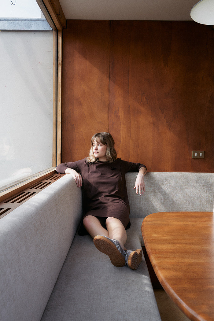 fr: Ophélie porte une taille S, en: Ophélie wears a size S, de: Ophélie trägt Größe S