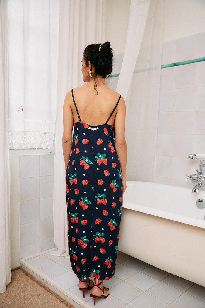 fr:Meline porte une taille S, en:Meline wears a size S, de:Meline trägt Größe S