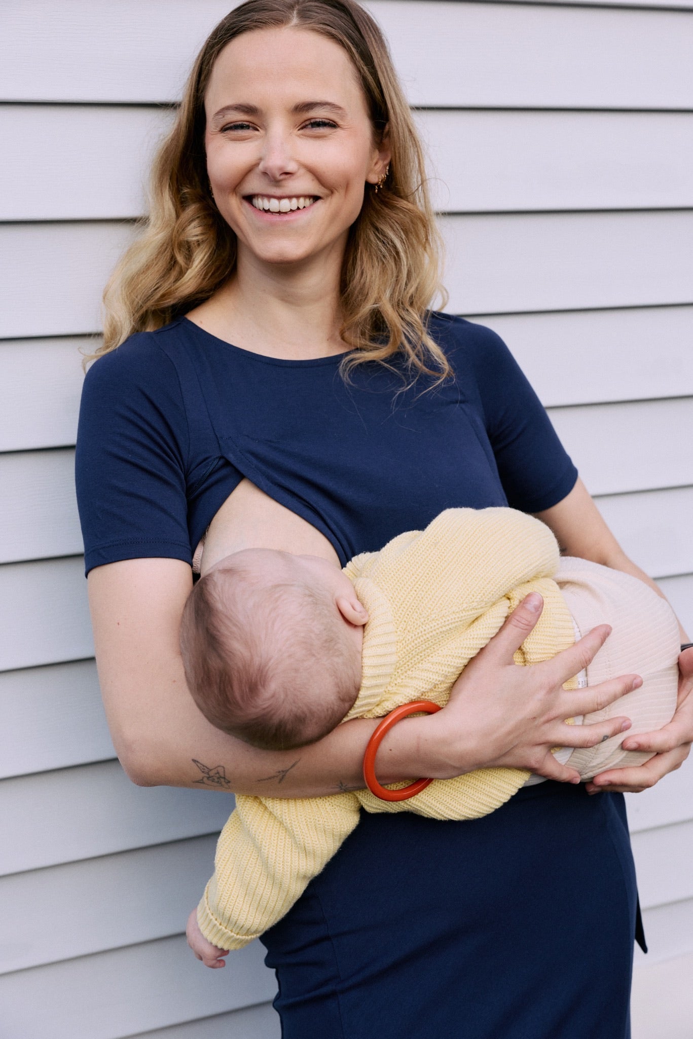 fr:Coline mesure 1m72 et porte une taille S, en:Coline is 1m72 and wears a size S, de:Coline ist 1m72 und trägt Größe S