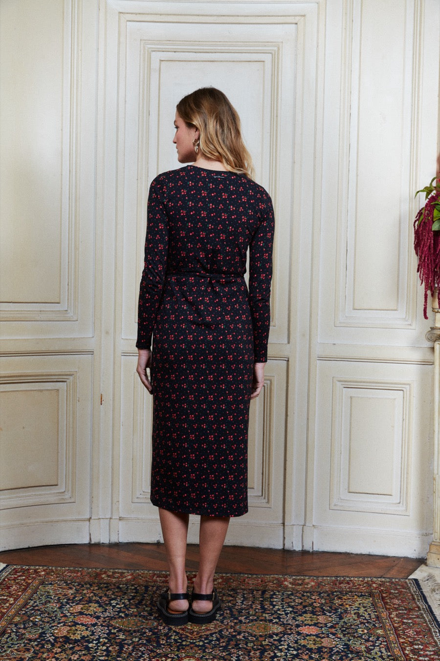 fr:Violette mesure 1m73 et porte une taille S, en:Violette is 1m73 and wears a size S, de:Violette ist 1m73 und trägt Größe S