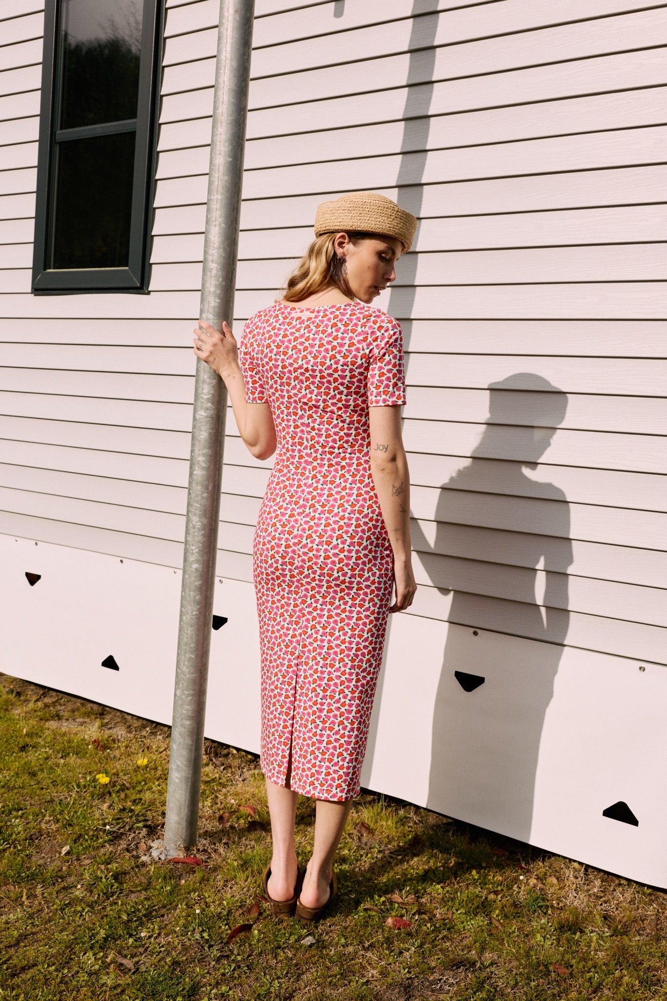 fr:Coline mesure 1m72 et porte une taille S, en:Coline is 1m72 and wears a size S, de:Coline ist 1m72 und trägt Größe S