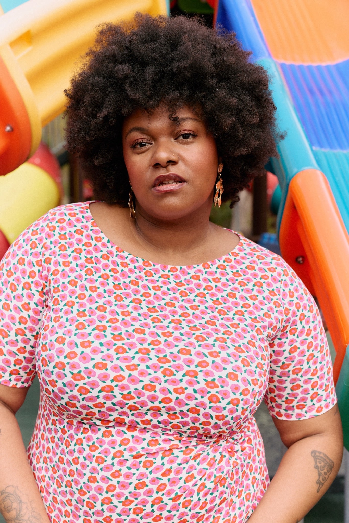 fr:Tiffany mesure 1m78 et porte une taille XXL, en:Tiffany is 1m78 and wears a size XXL, de:Tiffany ist 1m78 und trägt Größe XXL