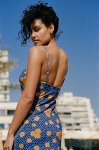 fr:Shahed porte une taille S, en:Shahed wears a size S, de:Shahed trägt Größe S