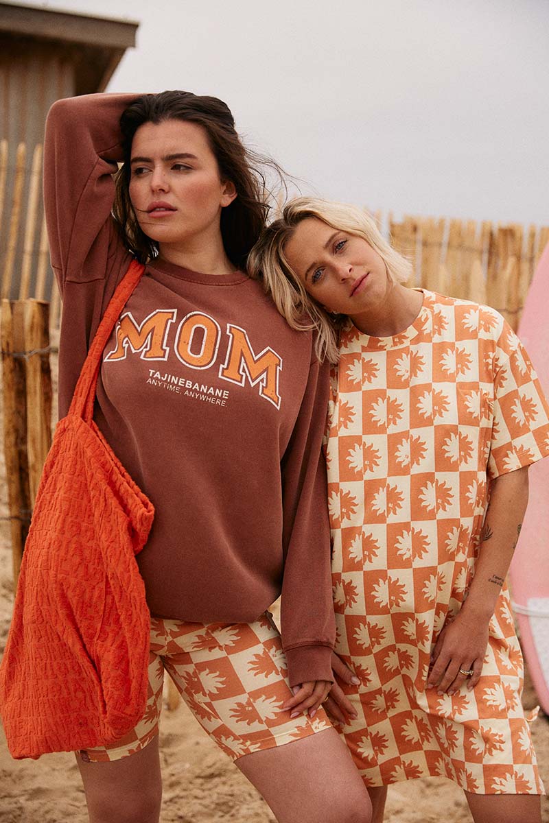 fr: Félicie mesure 1m68 et porte une taille L, en:Félicie is 1m68 and wears a size L, de:Félicie ist 1.68m und trägt Größe L