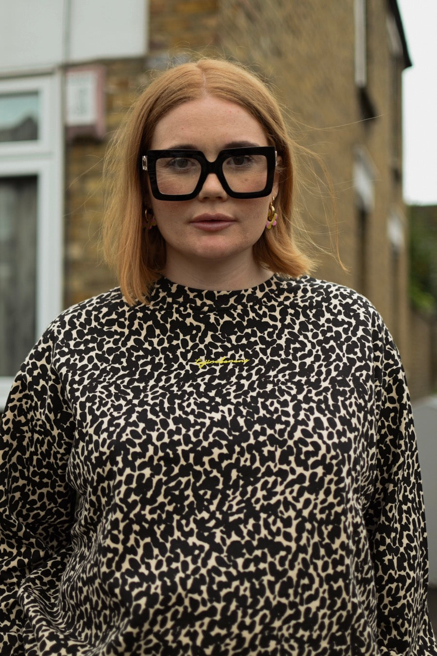 fr:Jess mesure 1m72 et porte une taille L, en:Jess is 1m72 and wears a size L, de:Jess ist 1m72 und trägt Größe L