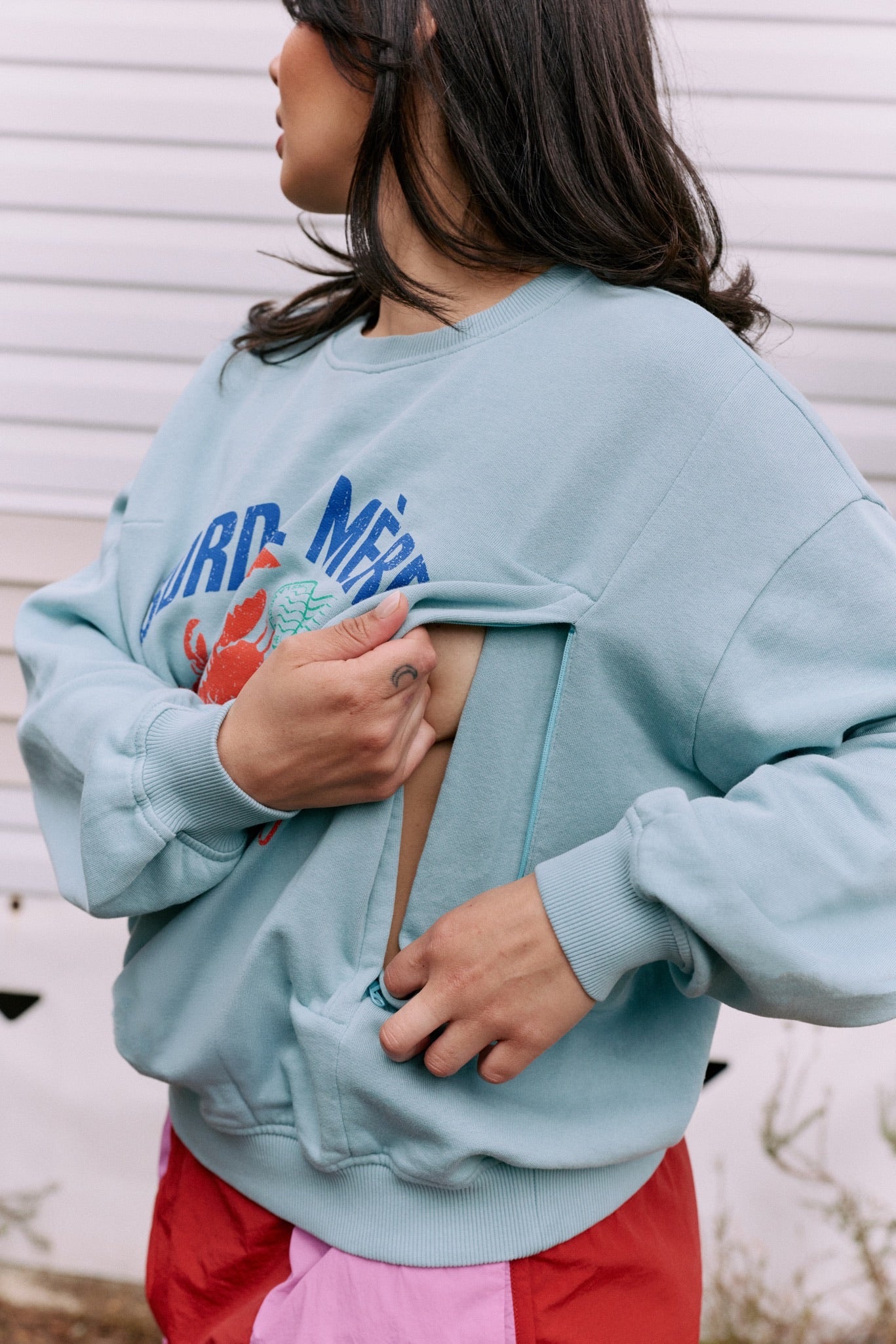 fr:Jeanne mesure 1m70 et porte une taille L, en:Jeanne is 1m70 and wears a size L, de:Jeanne ist 1m70 und trägt Größe L