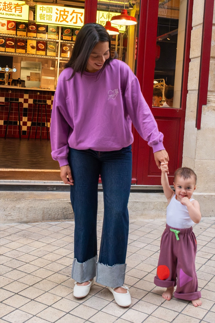 fr:Jeanne mesure 1m66 et porte une taille L, en:Jeanne is 1m66 and wears a size L, de:Jeanne ist 1m66 und trägt Größe L