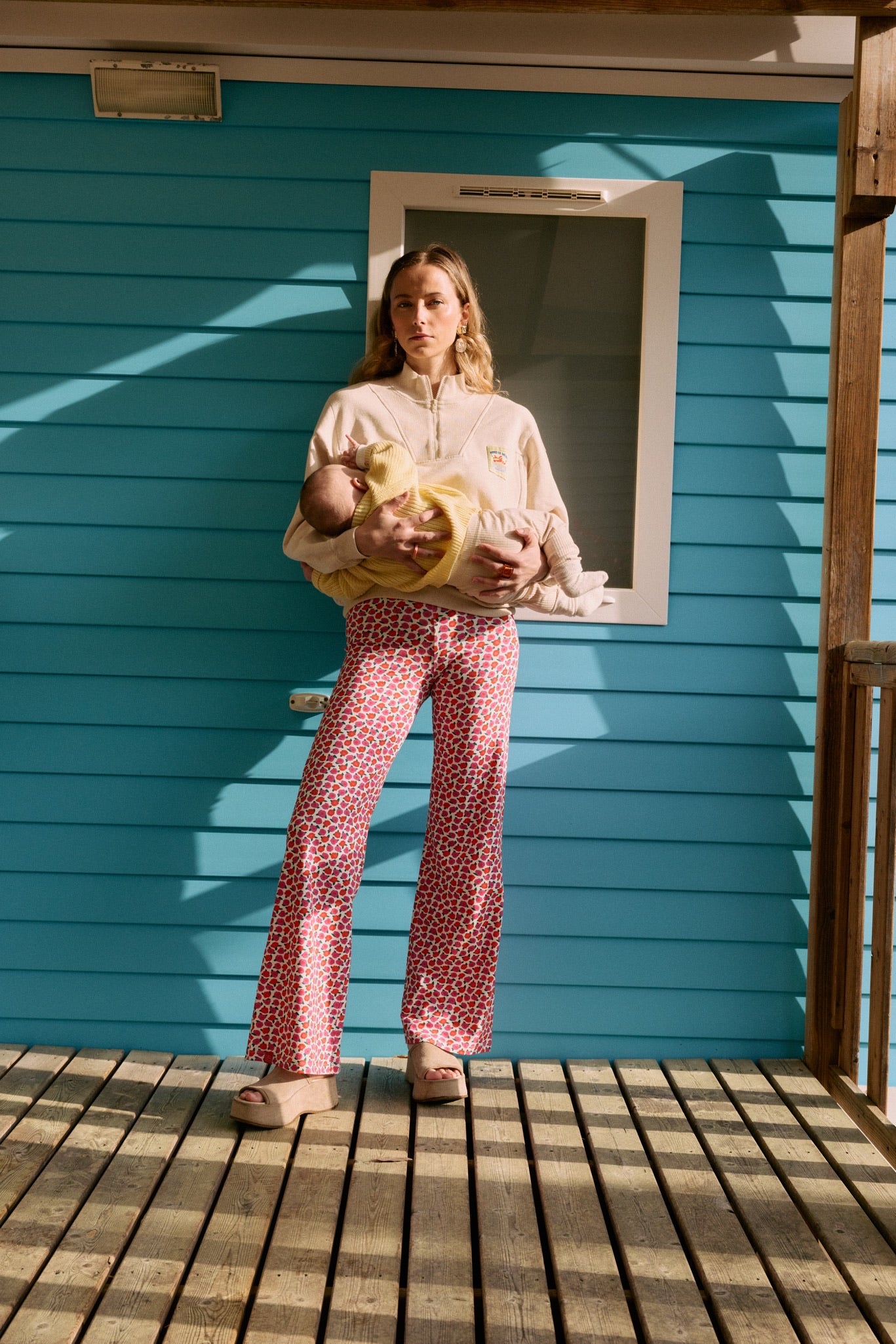 fr:Coline mesure 1m72 et porte une taille S, en:Coline is 1m72 and wears a size S, de:Coline ist 1m72 und trägt Größe S