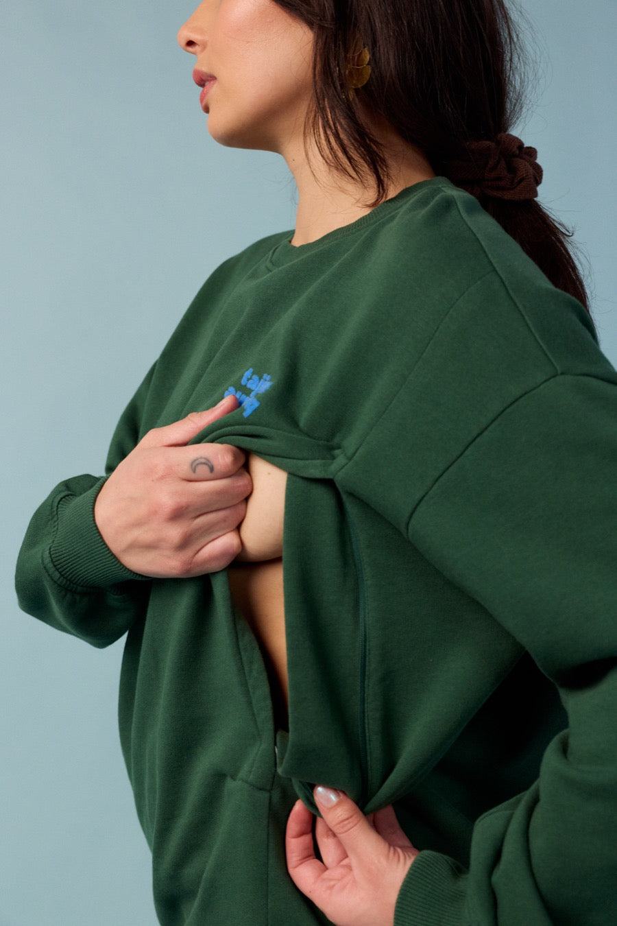 fr:Jeanne mesure 1m66 et porte une taille M, en:Jeanne is 1m6 and wears a size M, de:Jeanne ist 1m66 und trägt Größe M