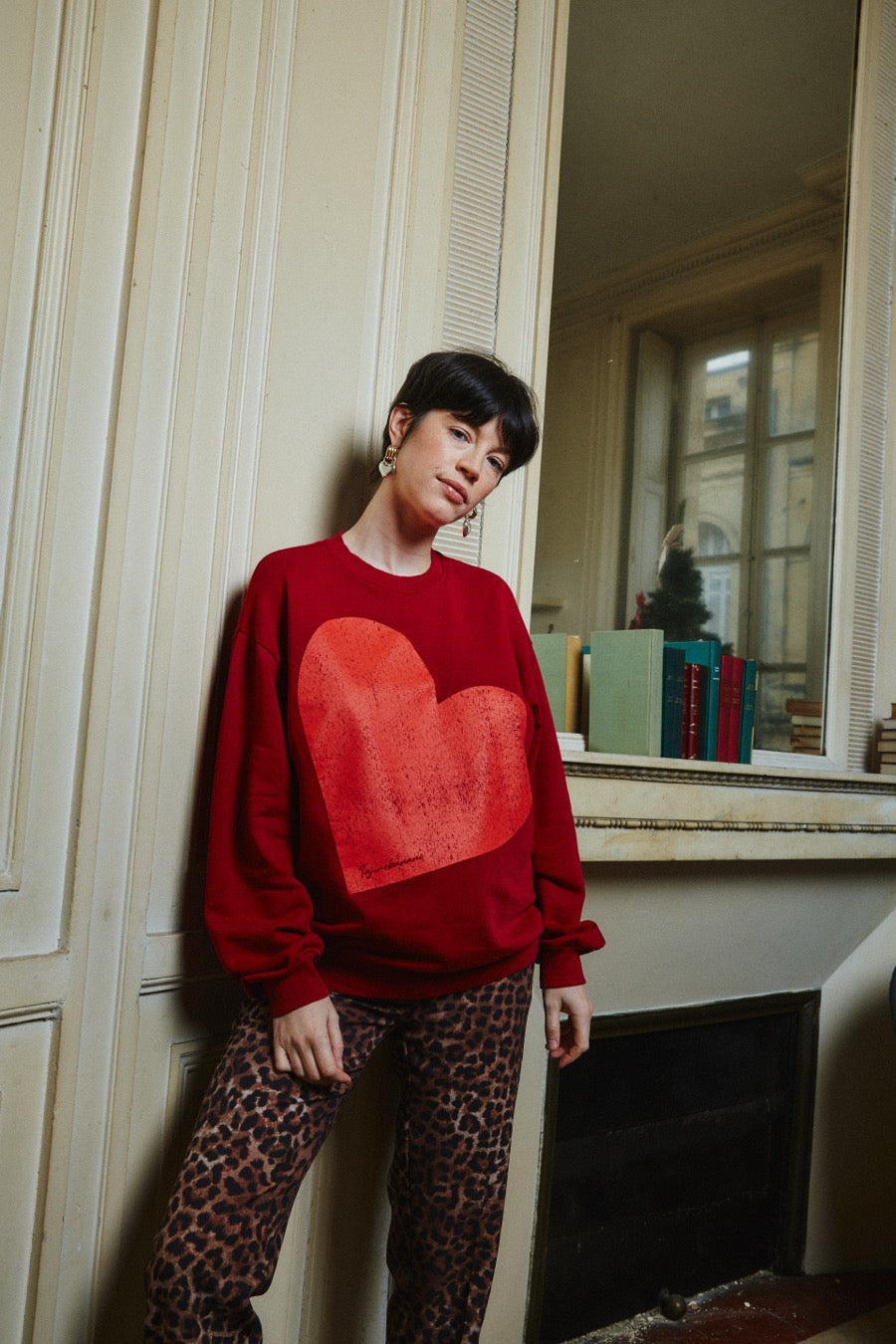 fr:Dorcas mesure 1m70 et porte une taille S, en:Dorcas is 1m70 and wears a size S, de:Dorcas ist 1m70 und trägt Größe S