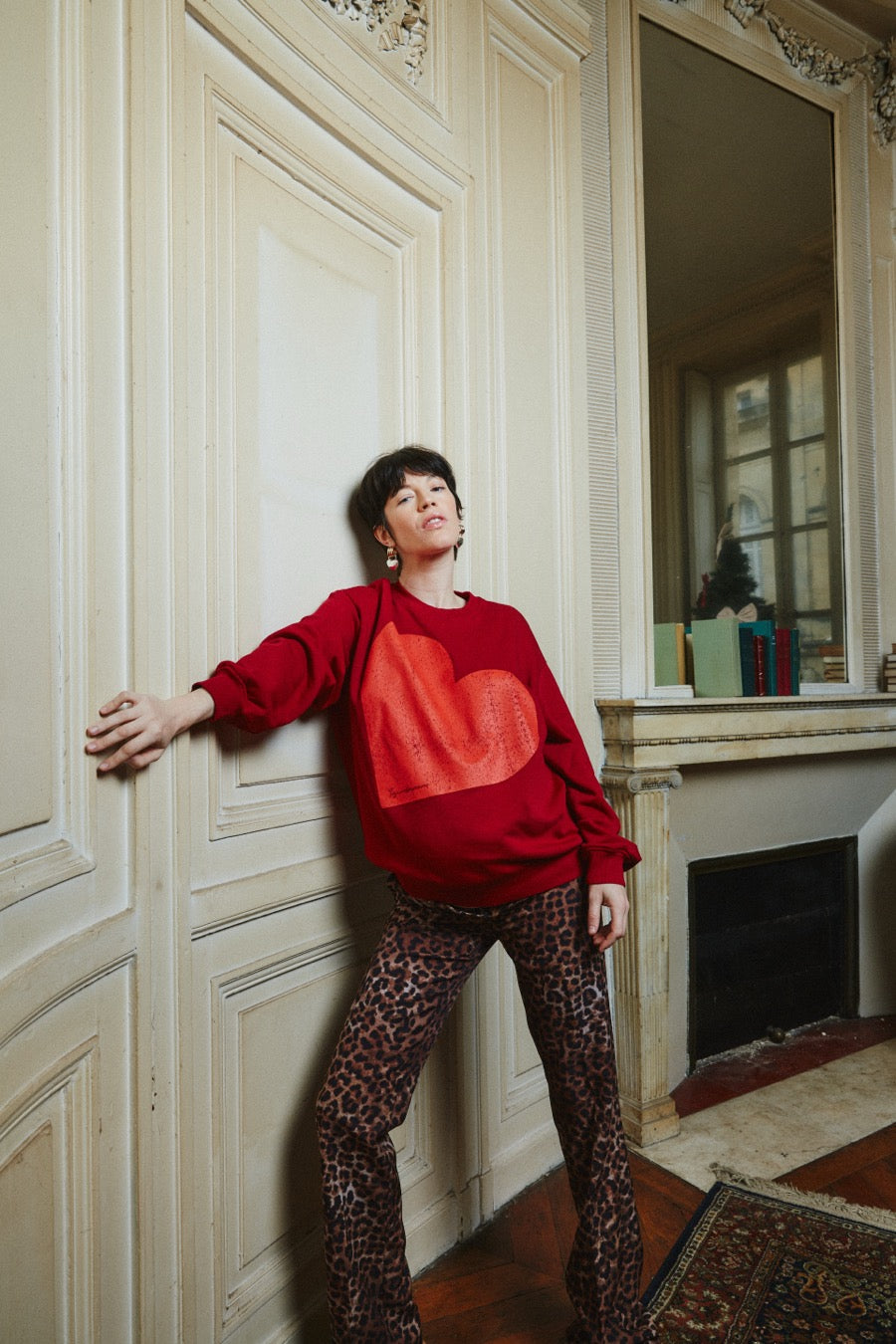 fr:Dorcas mesure 1m70 et porte une taille S, en:Dorcas is 1m70 and wears a size S, de:Dorcas ist 1m70 und trägt Größe S