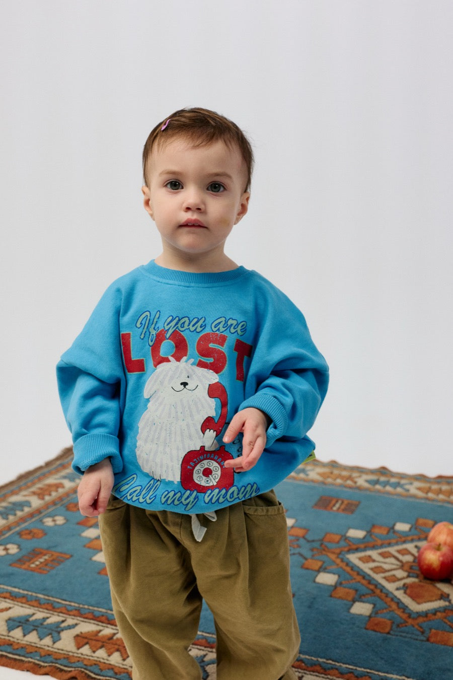 fr:Romy porte une taille 2, en:Romy wears a size 2, de:Romy trägt Größe 2