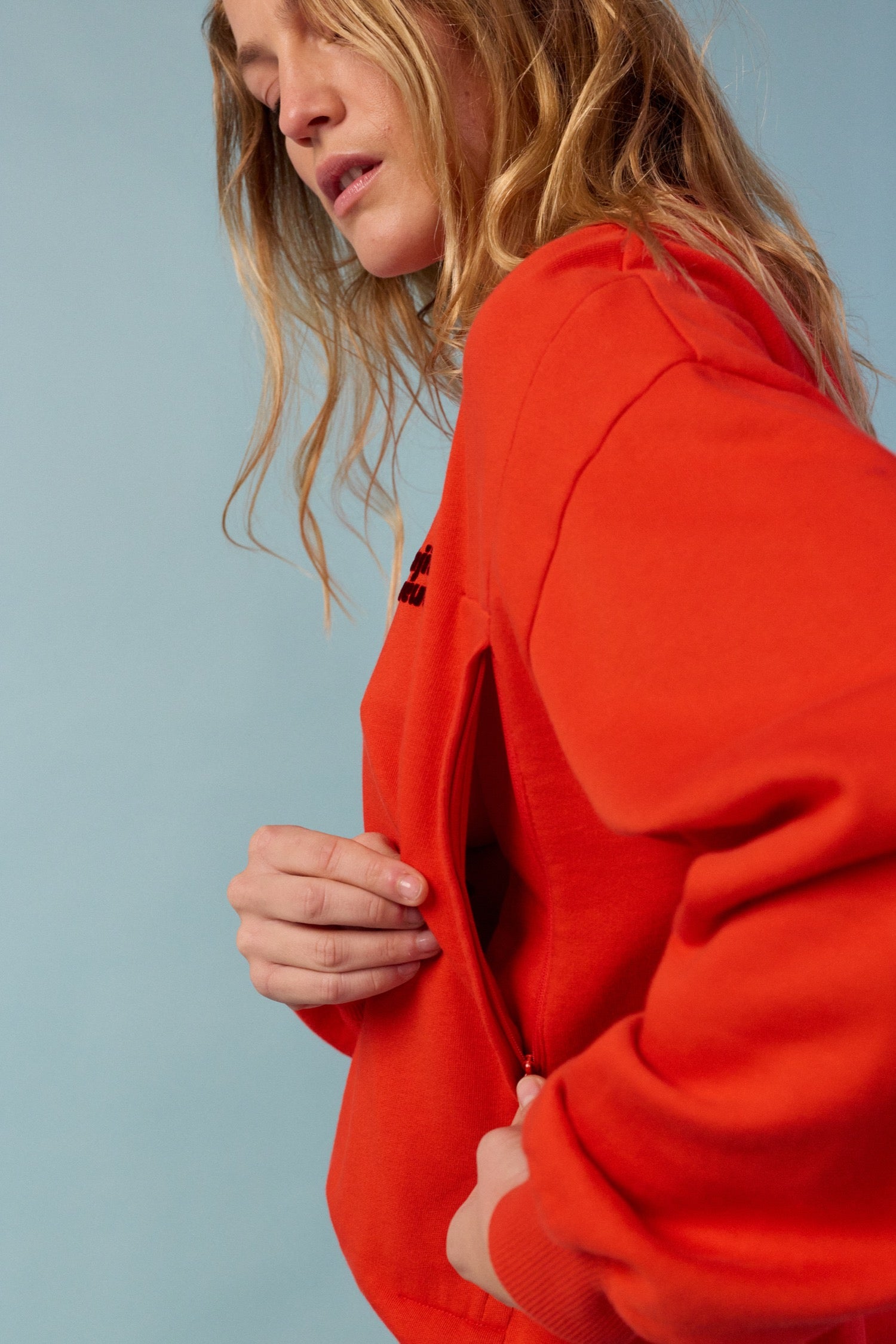 fr:Violette mesure 1m73 et porte une taille S, en:Violette is 1m73 and wears a size S, de:Violette ist 1m73 und trägt Größe S