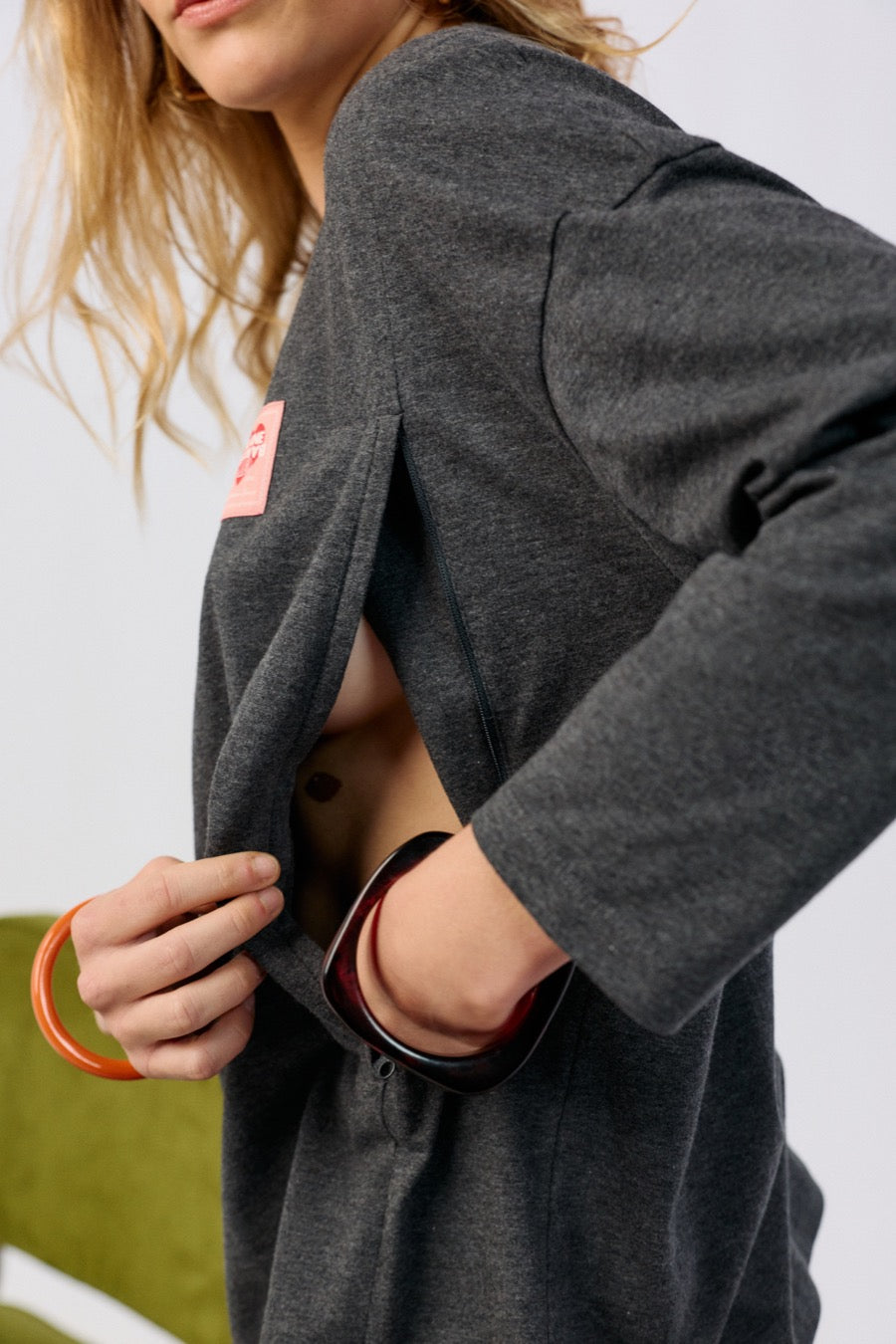 fr:Violette mesure 1m73 et porte une taille S, en:Violette is 1m73 and wears a size S, de:Violette ist 1m73 und trägt Größe S