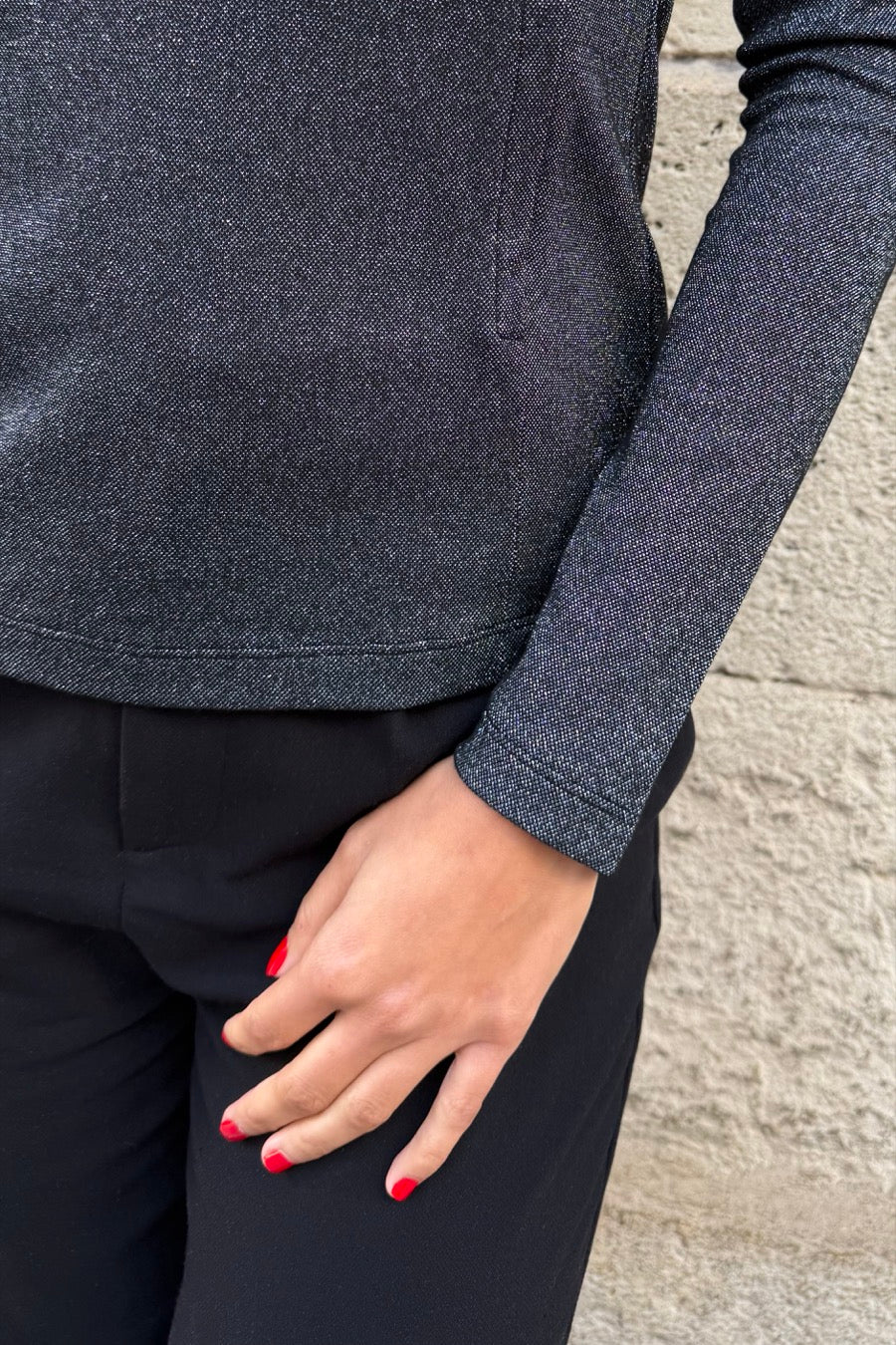 fr:Anne-Françoise mesure 1m70 et porte une taille M, en:Anne-Françoise is 1m70 and wears a size M, de:Anne-Françoise ist 1m70 und trägt Größe M