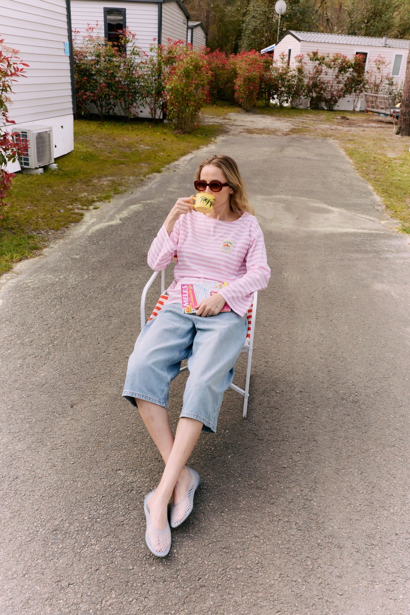 fr:Coline mesure 1m72 et porte une taille S, en:Coline is 1m72 and wears a size S, de:Coline ist 1m72 und trägt Größe S