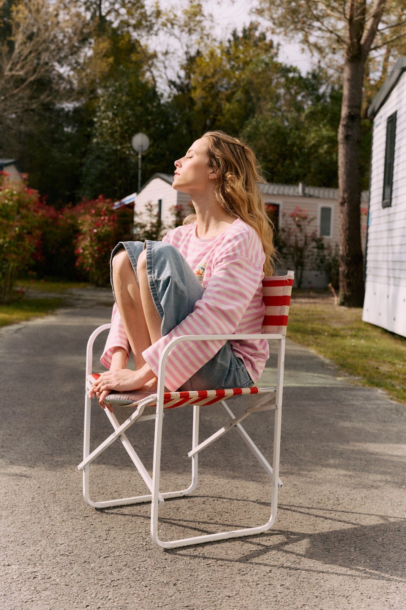 fr:Coline mesure 1m72 et porte une taille S, en:Coline is 1m72 and wears a size S, de:Coline ist 1m72 und trägt Größe S