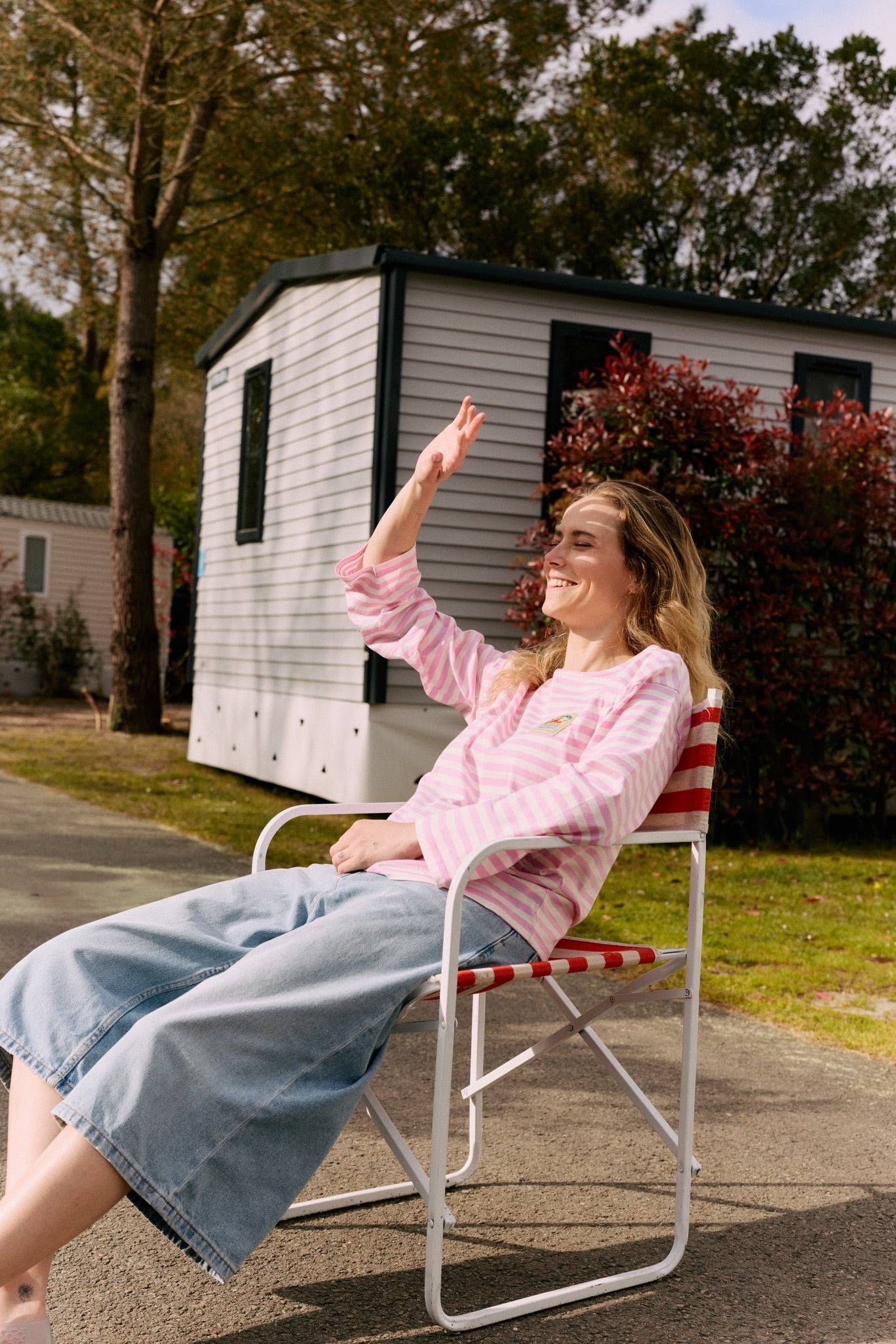 fr:Coline mesure 1m72 et porte une taille S, en:Coline is 1m72 and wears a size S, de:Coline ist 1m72 und trägt Größe S