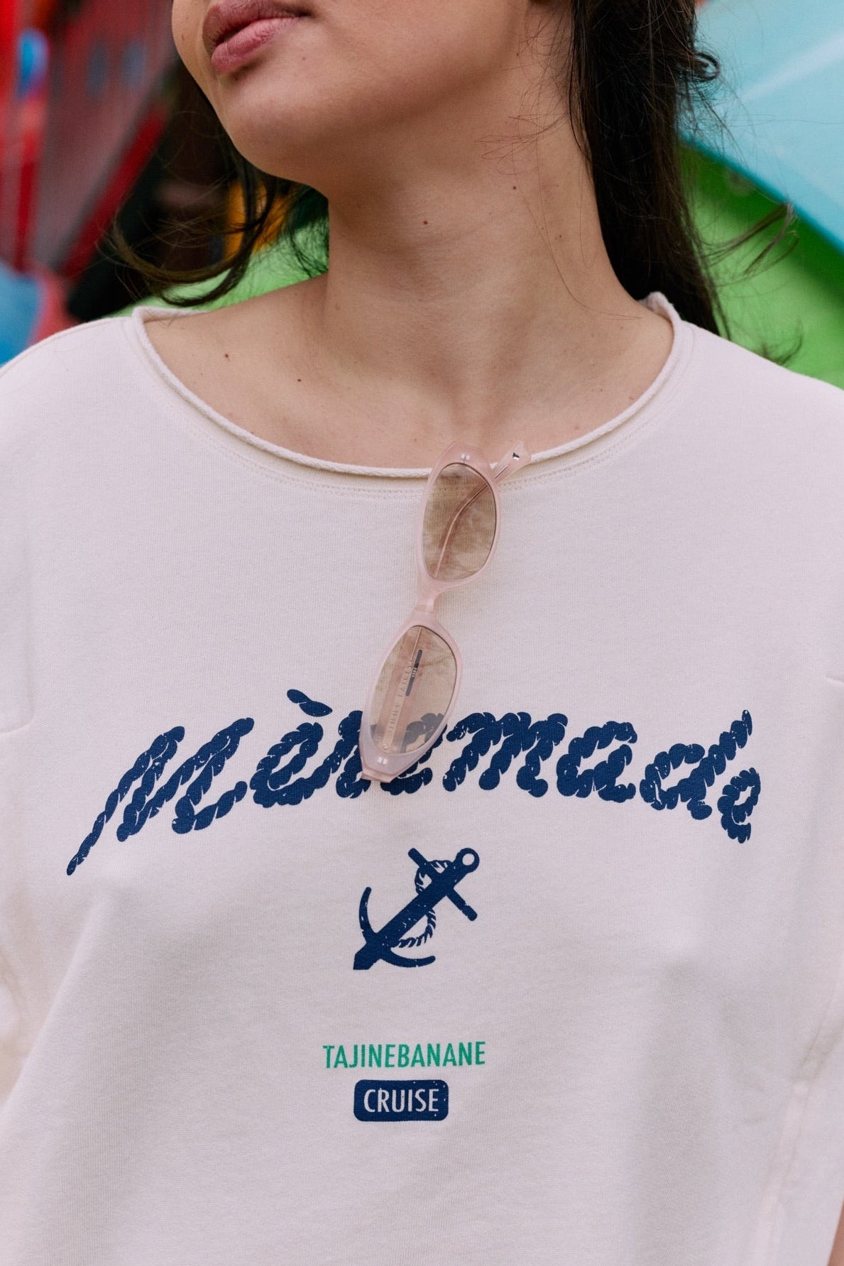 fr:Jeanne mesure 1m70 et porte une taille L, en:Jeanne is 1m70 and wears a size L, de:Jeanne ist 1m70 und trägt Größe L