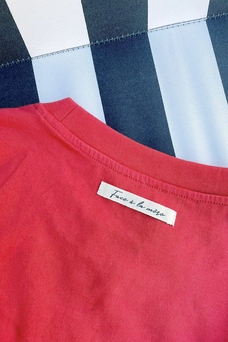 Face à la Mère Breastfeeding T-shirt