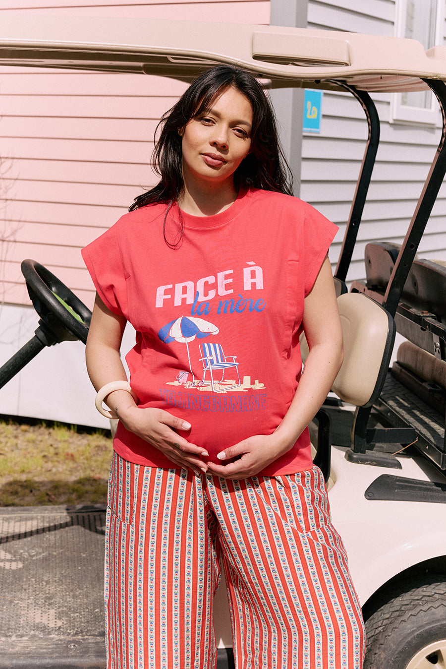 fr:Jeanne mesure 1m70 et porte une taille L, en:Jeanne is 1m70 and wears a size L, de:Jeanne ist 1m70 und trägt Größe L