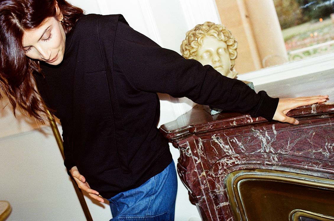 fr: Julia mesure 1m71 et porte une taille M, en:Tiffany is 1m78 and wears a size M, de:Tiffany ist 1.78 m und trägt Größe M