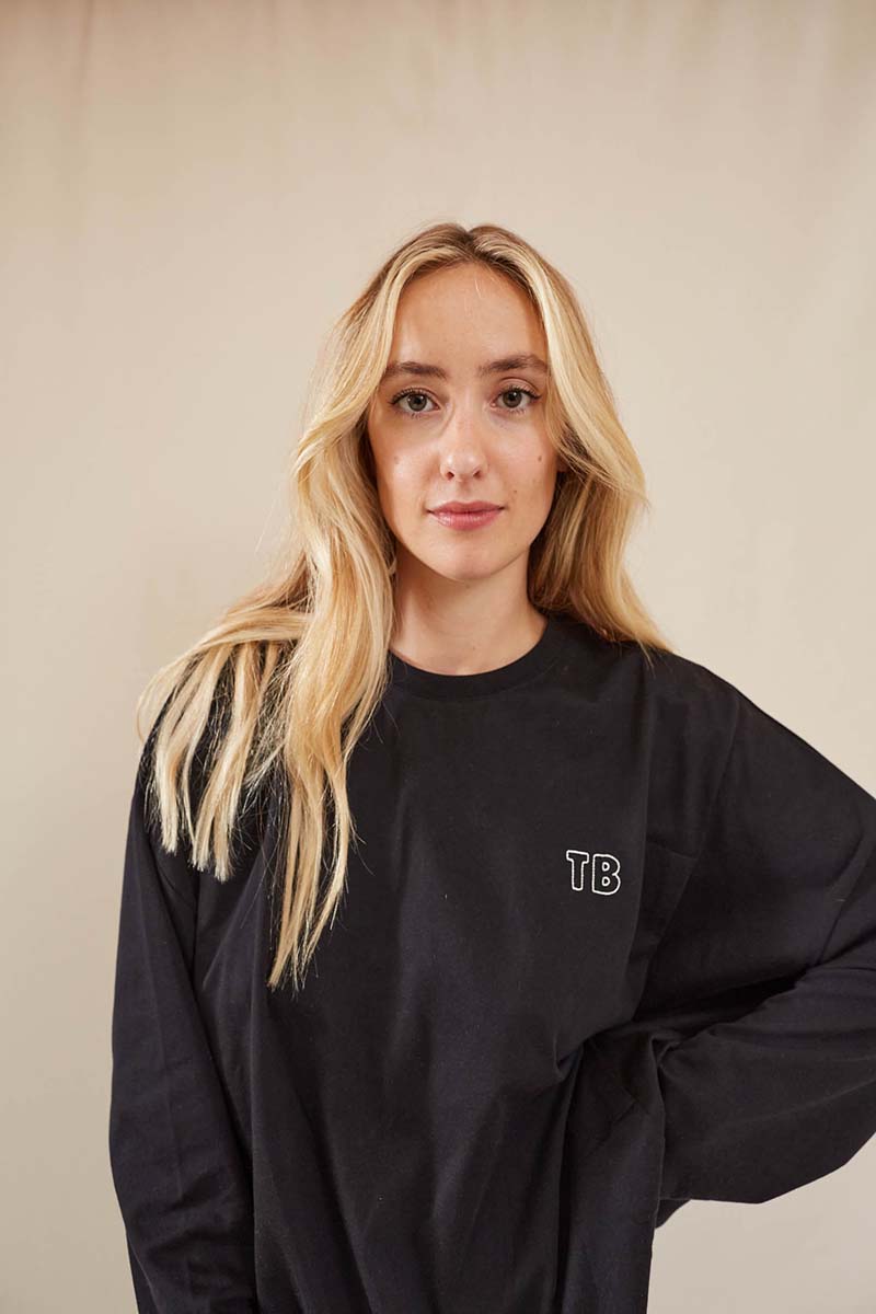 fr:Libby mesure 1m72 et porte une taille M, en:Libby is 1m72 and wears a size M, de:Libby ist 1m72 und trägt Größe M