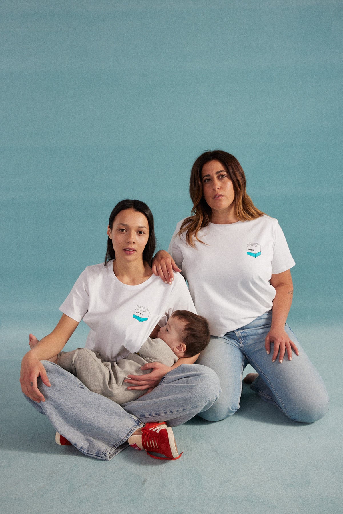 fr:Alison mesure 1m69 et porte une taille M, en:Alison is 1m69 and wears a size M, de:Alison ist 1.69m und trägt Größe M